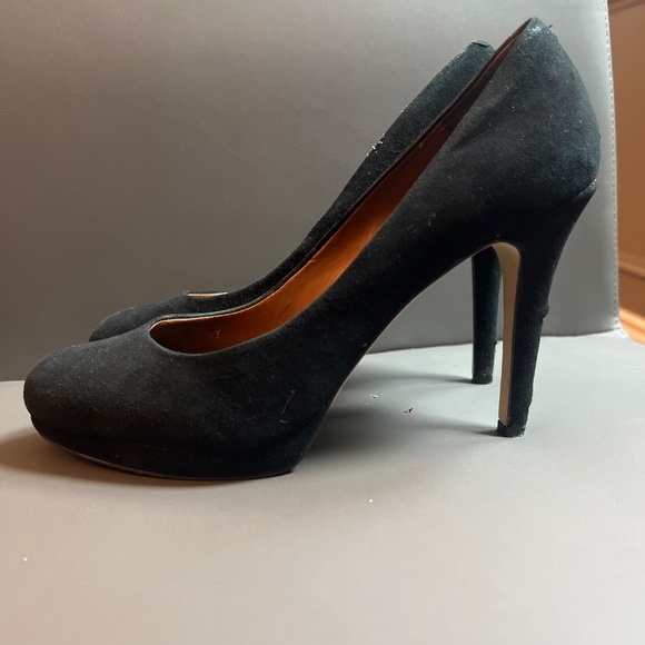 Black suede platform pumps 3 1/2  inch heel - banana republic - size 7 1/2 - Picture 4 of 5